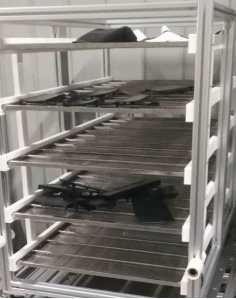 塑料件放置托架-普樂(lè)斯等離子清洗機(jī)