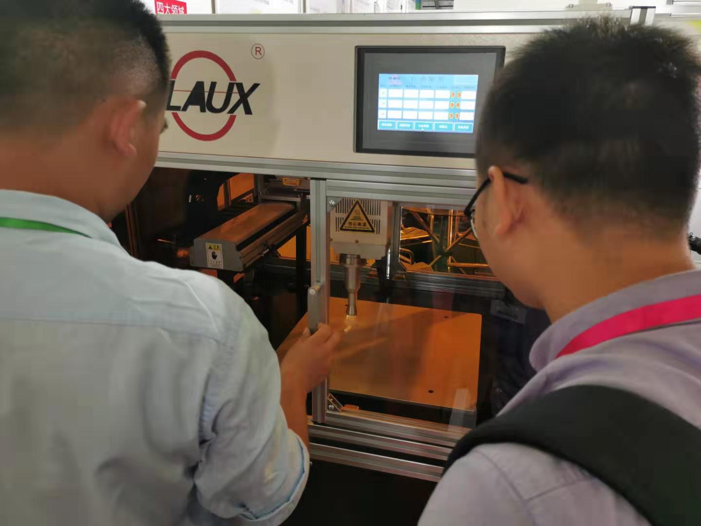 普樂(lè)斯等離子清洗機(jī)亮相汽車(chē)內(nèi)外飾展，現(xiàn)場(chǎng)測(cè)試驗(yàn)證獲好評(píng)-普樂(lè)斯等離子表面處理